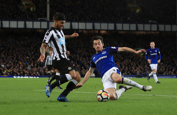 起决定性作 起决定性作